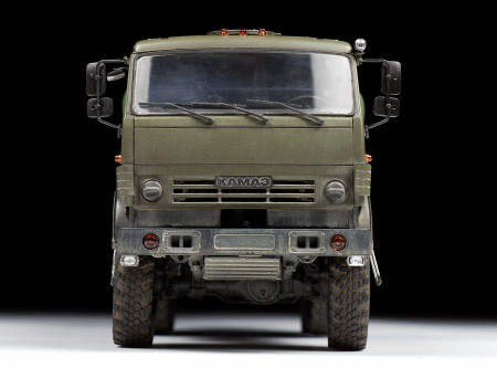 Сборная модель: Российский трехосный грузовик К-5350 "Мустанг" З-5074
